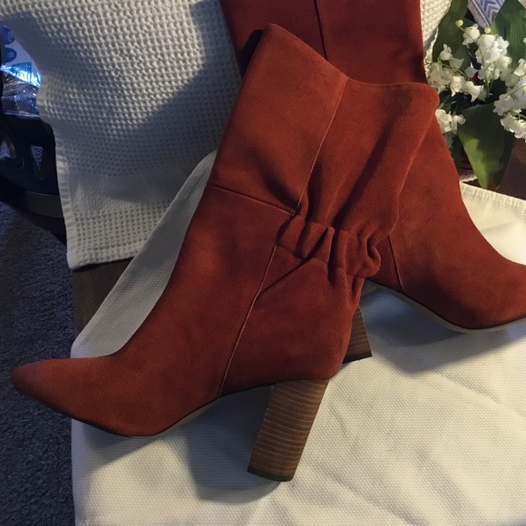 CHARLES BY CHARLES DAVID Women's Red Ruched Barrie Leather Booties Size 8M - Picture 5 of 11